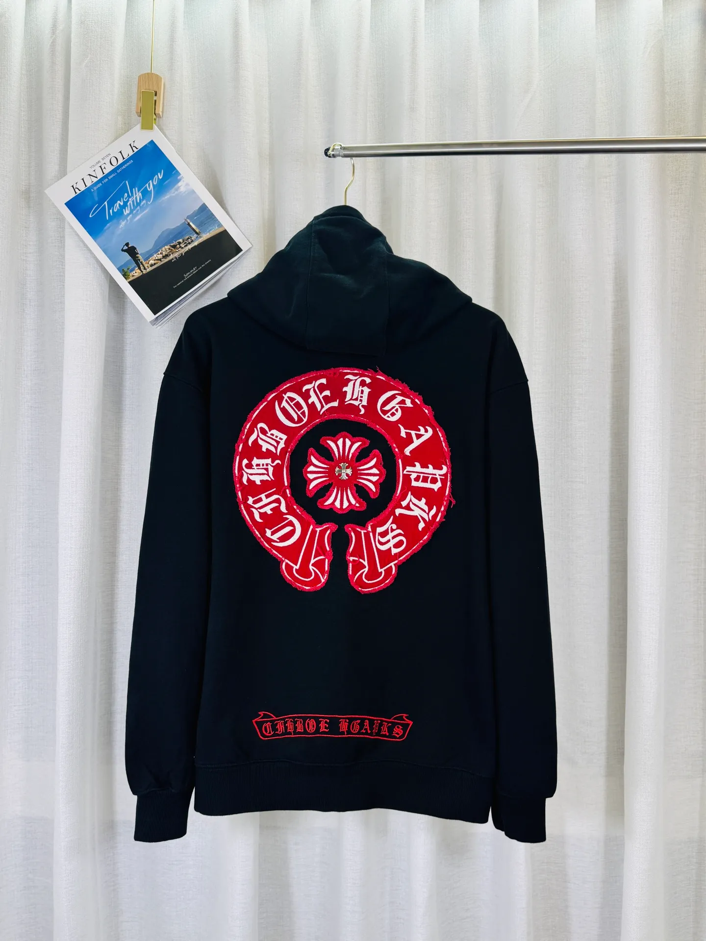 P340 top version, real shot without P, ​​different from market currency) 𝗖𝗵𝗿𝗼𝗺𝗲 𝗛𝗲𝗮𝗿𝘁𝘀/Cro Heart 2025 washed and burned flower patch embroidered autumn and winter new original single counter American patchwork 3D three-dimensional patch couple casual cardigan sweatshirt 👑The highest version! Customized fabric 480g tripe terry fabric! American acid-washed and distressed original fabric, laser burning + patch embroidery, exquisite embroidery of letters! The best-selling model in the counter, very comfortable to wear. Accessories: original molded and authenticated collar label➕100% silk wash label. Genuine purchase-grade original hangtag➕matching hanging rope➕3D hanging beads➕original packaging bag. Craftsmanship: The original version has consistent wiring! The highest version of the armhole matching technique! Color: Black Apricot Size: S M L XL Style Number: 25-318